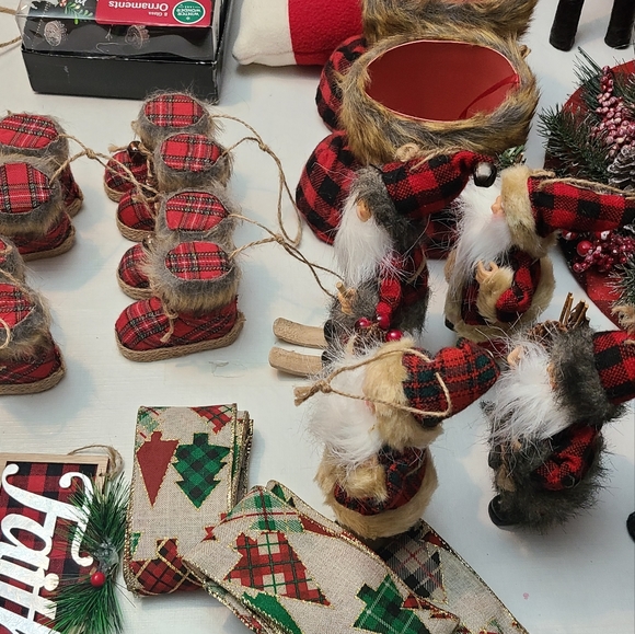 Buffalo Plaid Christmas Decorations - Picture 6 of 11